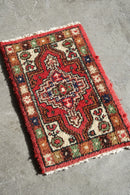 トライバルラグ 60×39(cm) <br>ヴィンテージ<br>大阪店 - ヴィンテージ SHARK ATTACK