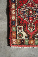 トライバルラグ 60×39(cm) <br>ヴィンテージ<br>大阪店 - ヴィンテージ SHARK ATTACK