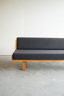 GETAMA , Hans J. Wegner <br>ファブリック デイベッド <br>Denmark <br>大阪店 hold nkmr - ヴィンテージ SHARK ATTACK