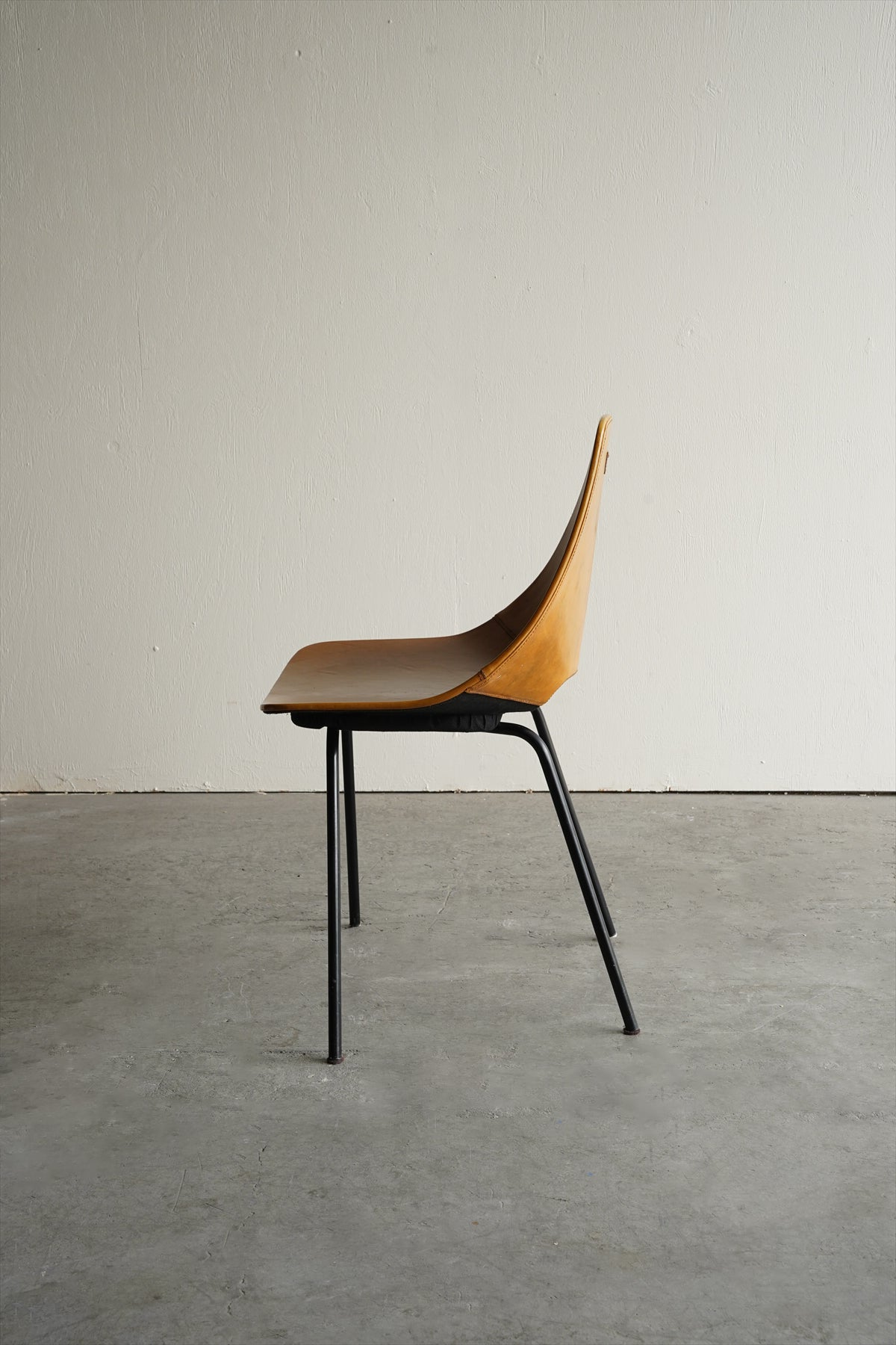 Maison du Monde , Pierre Guaricheアムステルダムチェア1996 , France