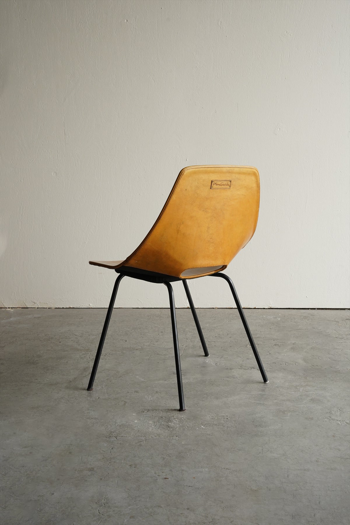 Maison du Monde , Pierre Guaricheアムステルダムチェア1996 , France