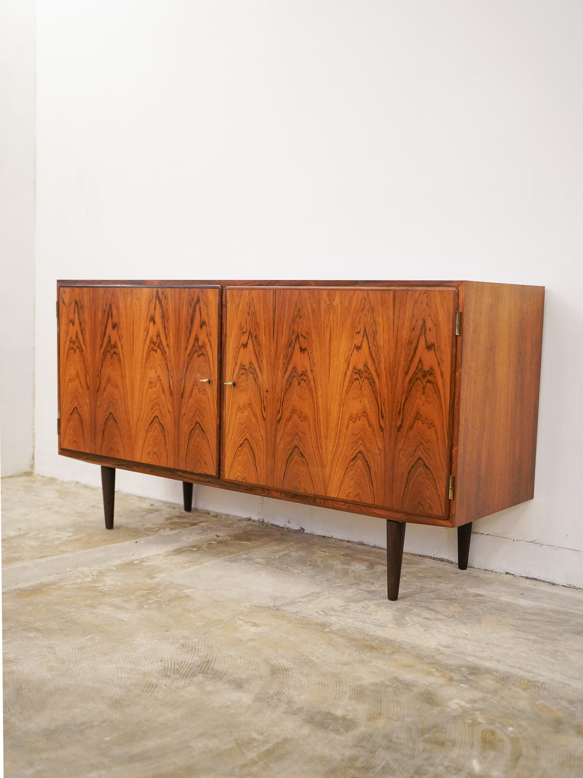 Hundevad & Co , Carlo Jensen - ウッド サイドボード - 1960's , Denmark
