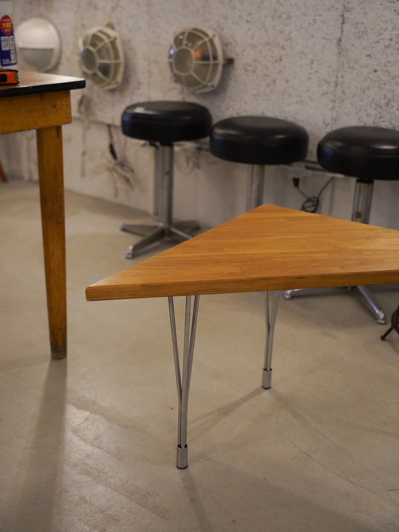LOW TABLE / SIDE TABLE