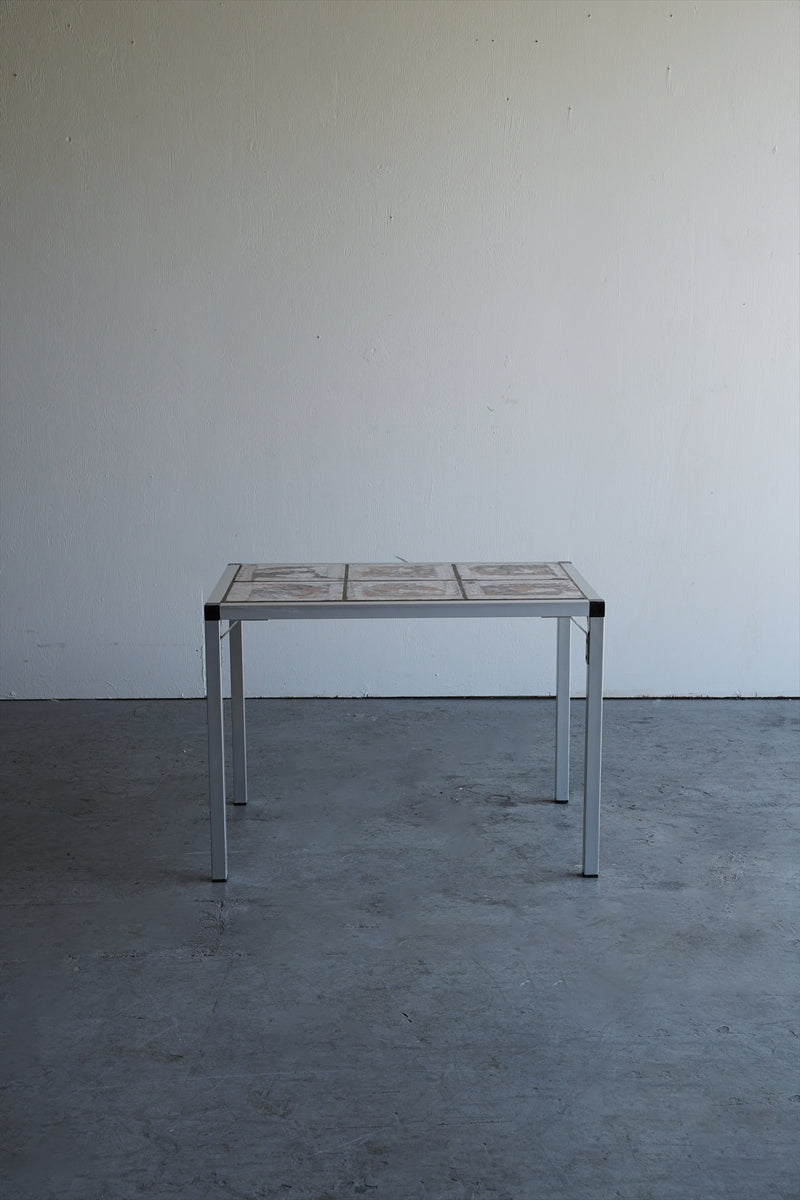 タイルトップ コーヒーテーブル <br>大阪店 - ヴィンテージ SHARK ATTACK