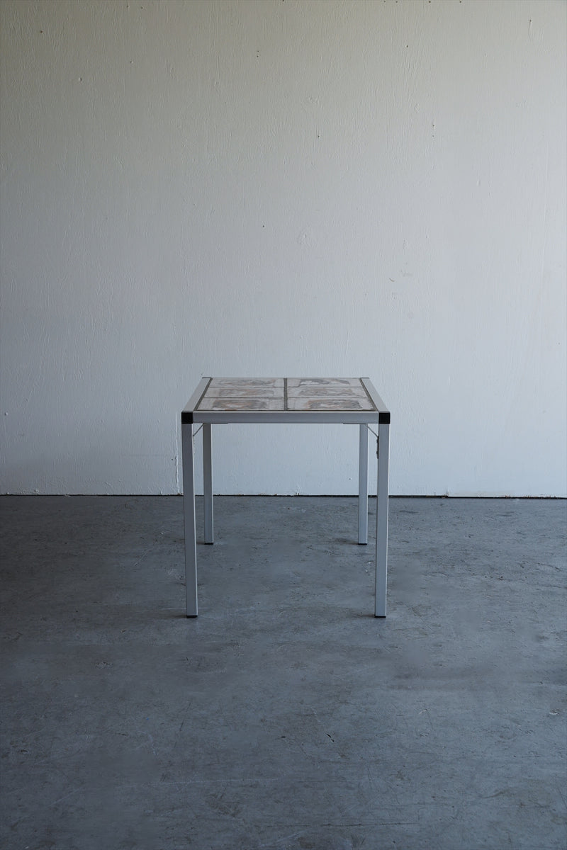 タイルトップ コーヒーテーブル <br>大阪店 - ヴィンテージ SHARK ATTACK