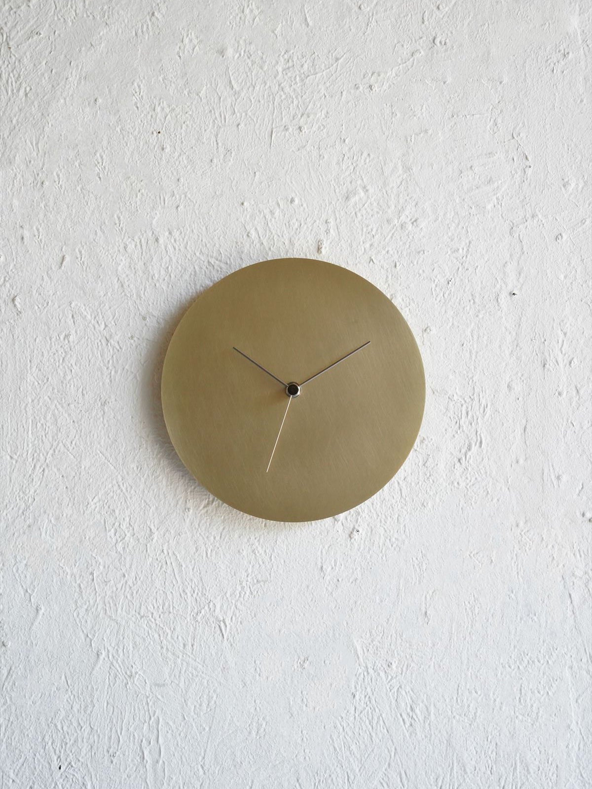 KUMIJI<br>壁掛け時計-minimal wall clock<br>/ 真鍮<br>reload店 - ヴィンテージ SHARK ATTACK