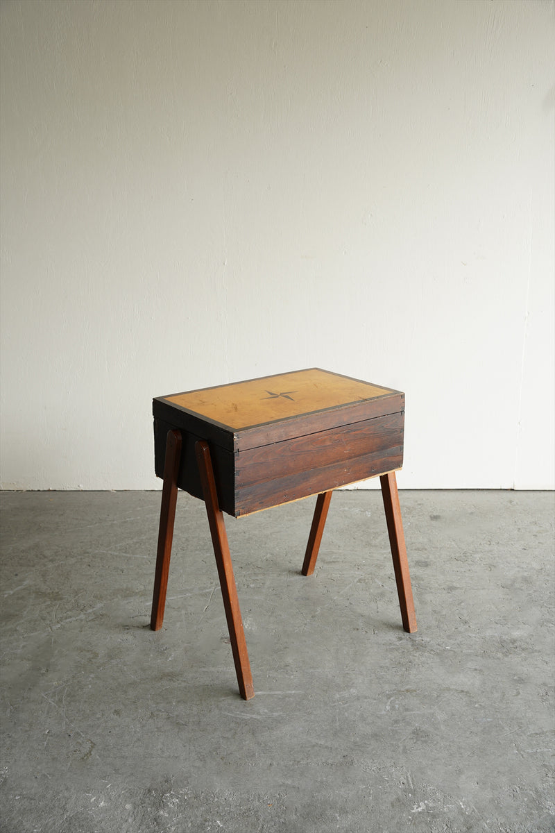 ソーイングテーブル <br>大阪店 - ヴィンテージ SHARK ATTACK