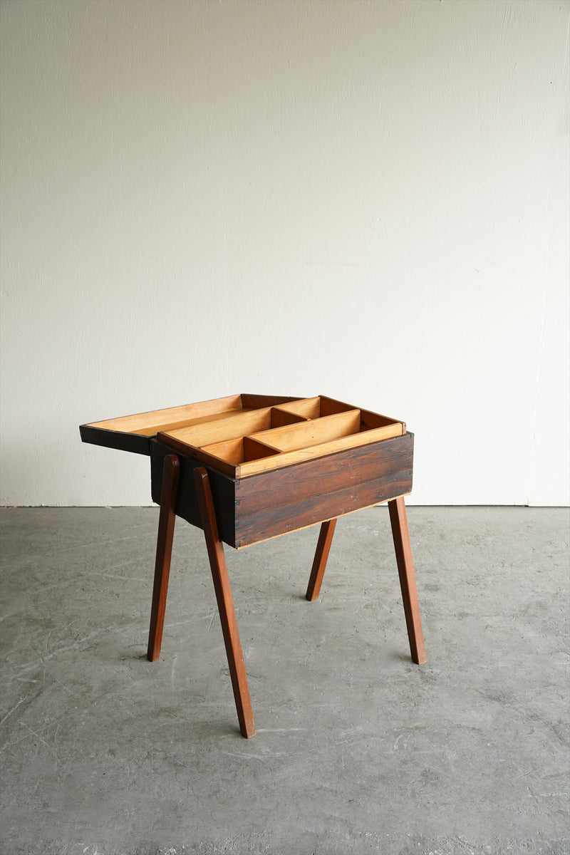 ソーイングテーブル <br>大阪店 - ヴィンテージ SHARK ATTACK