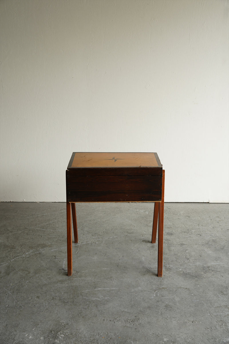 ソーイングテーブル <br>大阪店 - ヴィンテージ SHARK ATTACK