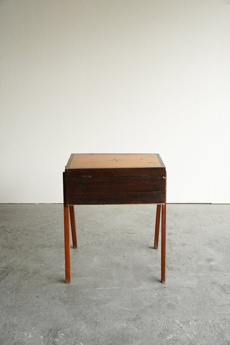 ソーイングテーブル <br>大阪店 - ヴィンテージ SHARK ATTACK