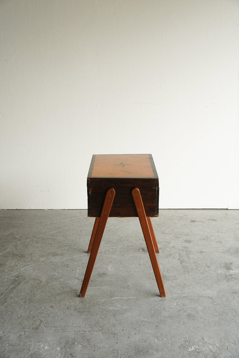 ソーイングテーブル <br>大阪店 - ヴィンテージ SHARK ATTACK