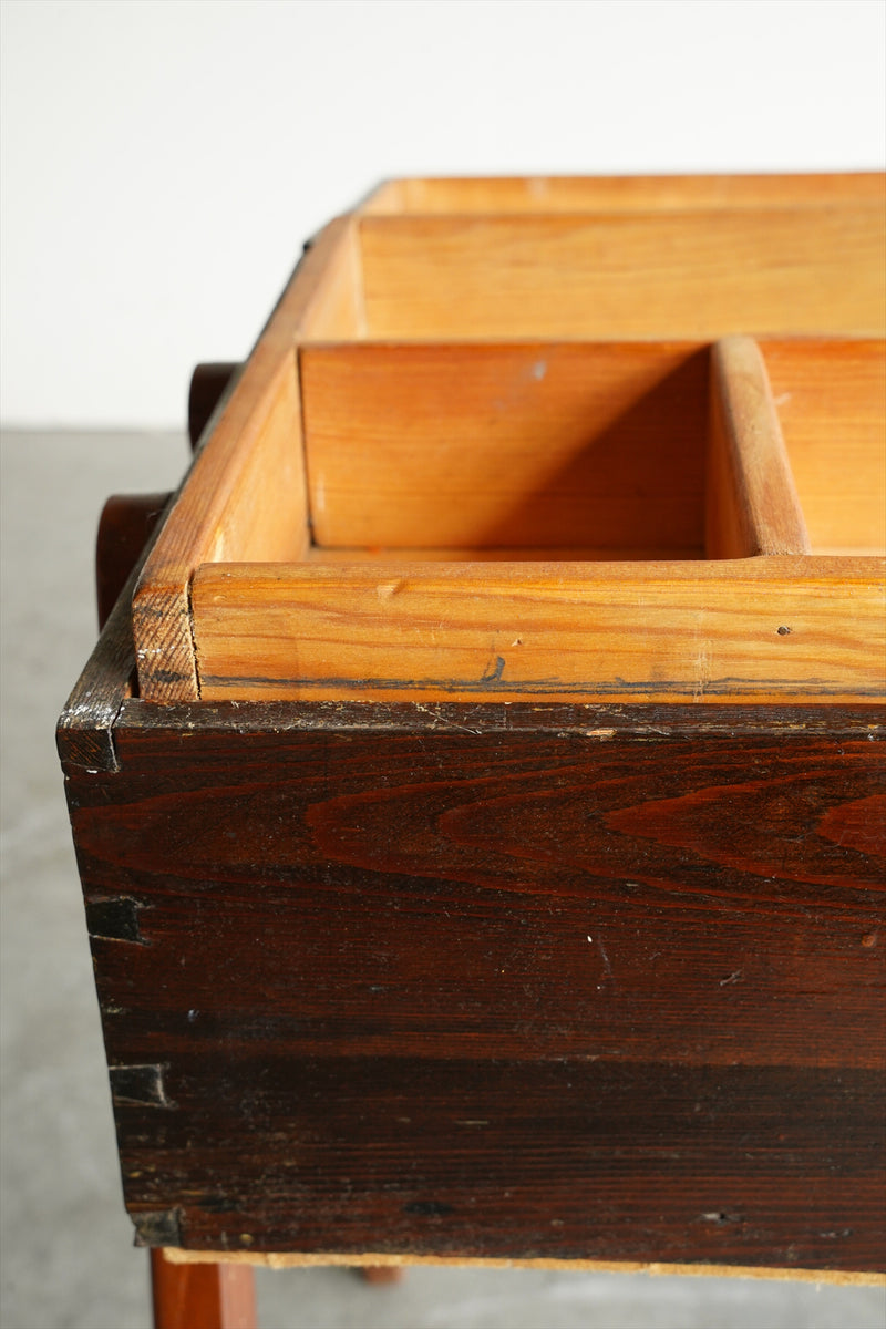 ソーイングテーブル <br>大阪店 - ヴィンテージ SHARK ATTACK