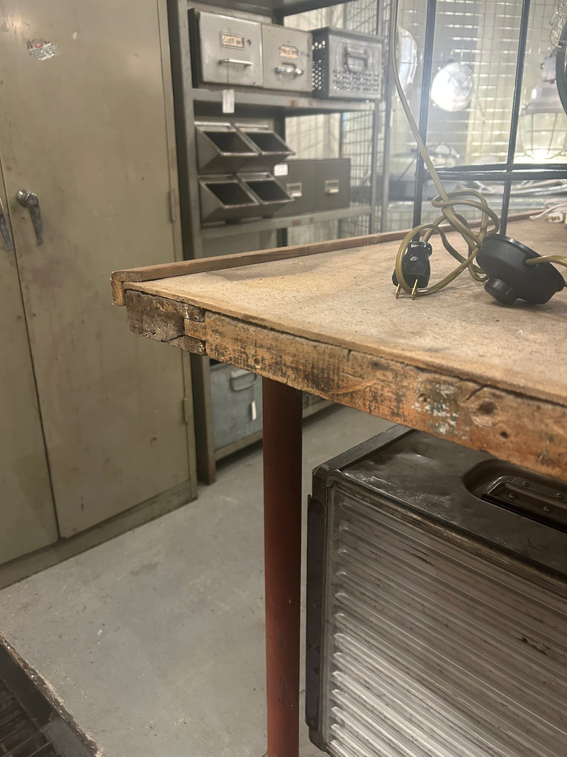 ワークテーブル <br>大阪店 - ヴィンテージ SHARK ATTACK