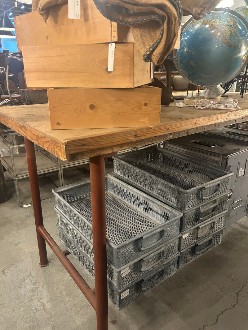 ワークテーブル <br>大阪店 - ヴィンテージ SHARK ATTACK