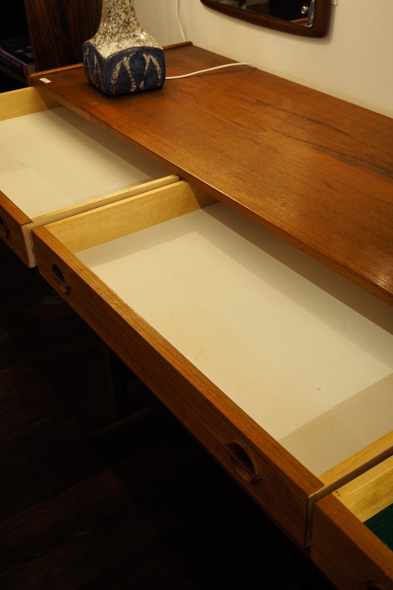 チークウッド サイドボード <br>cerote antiques - ヴィンテージ SHARK ATTACK