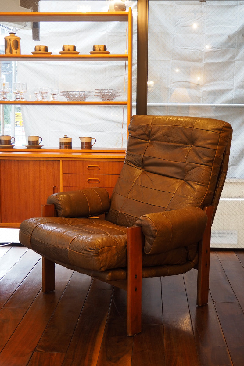 レザーラウンジチェア <br> cerote antiques - ヴィンテージ SHARK ATTACK