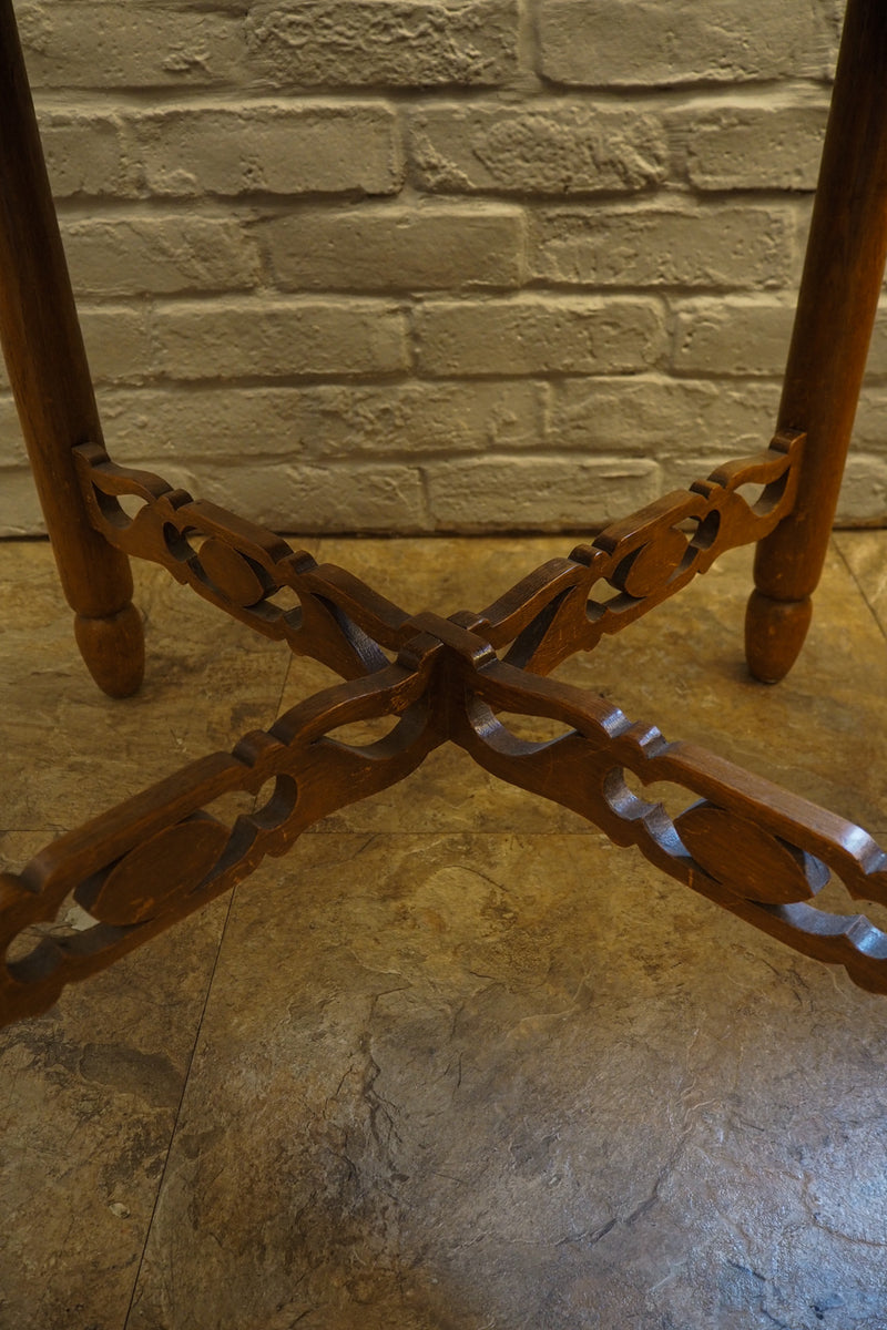 ラウンドローテーブル <br> cerote antiques - ヴィンテージ SHARK ATTACK