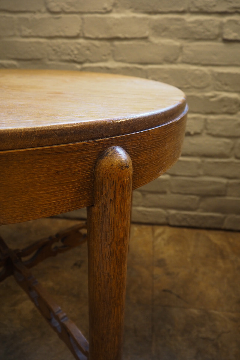 ラウンドローテーブル <br> cerote antiques - ヴィンテージ SHARK ATTACK