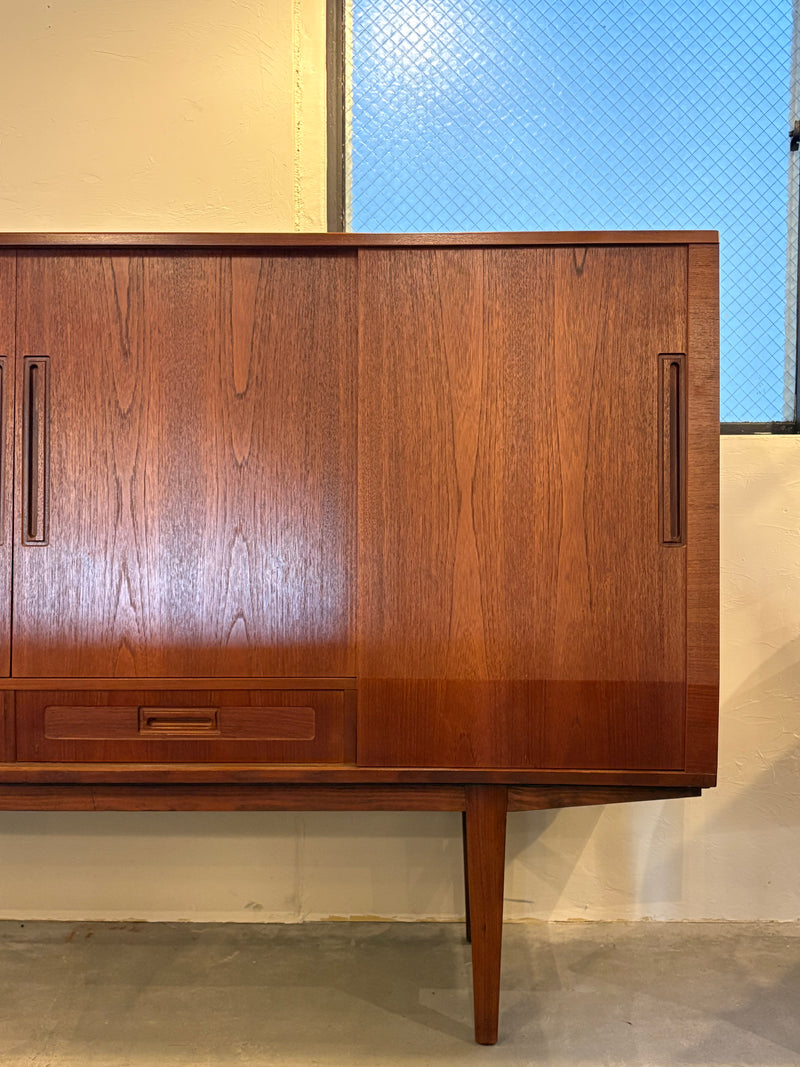 チークウッド サイドボード <br>大阪店 - ヴィンテージ SHARK ATTACK