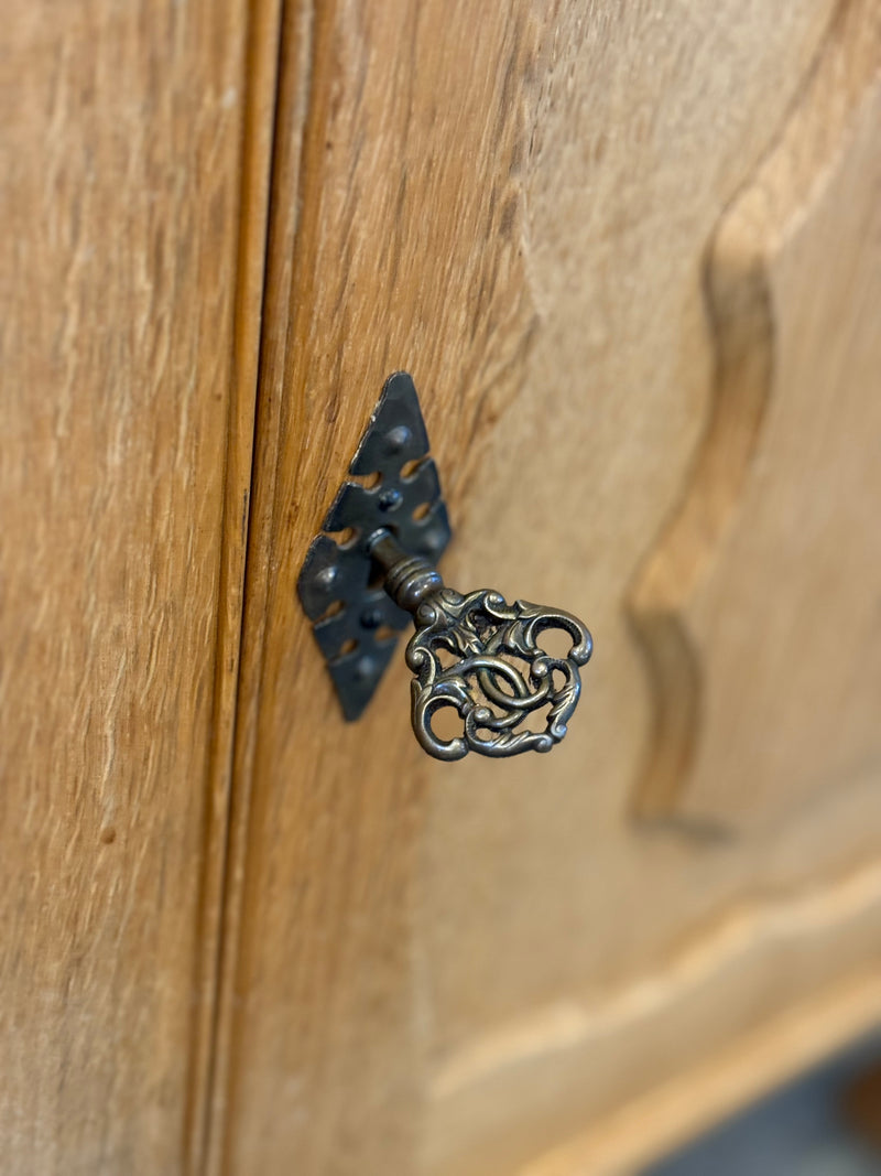 オークウッド カップボード <br>大阪店 - ヴィンテージ SHARK ATTACK