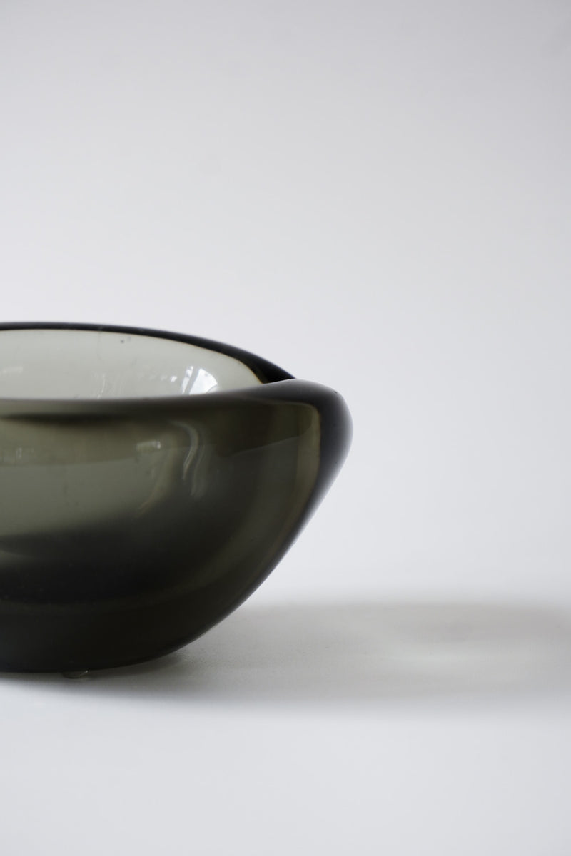 ガラスアッシュトレイ<br>cerote antiques - ヴィンテージ SHARK ATTACK