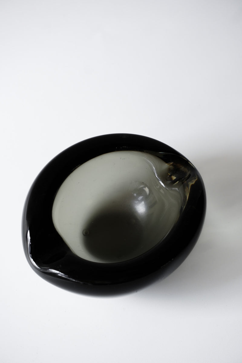 ガラスアッシュトレイ<br>cerote antiques - ヴィンテージ SHARK ATTACK