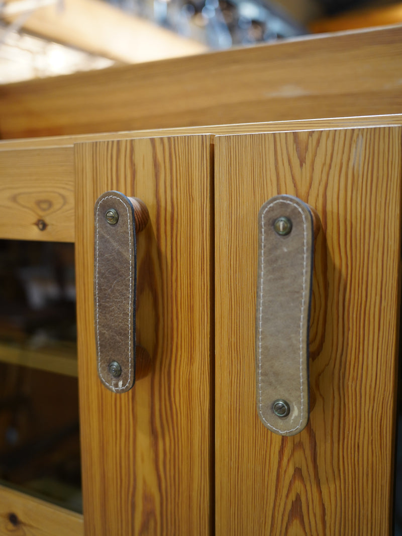 ウッドキャビネット<br> cerote antiques - ヴィンテージ SHARK ATTACK