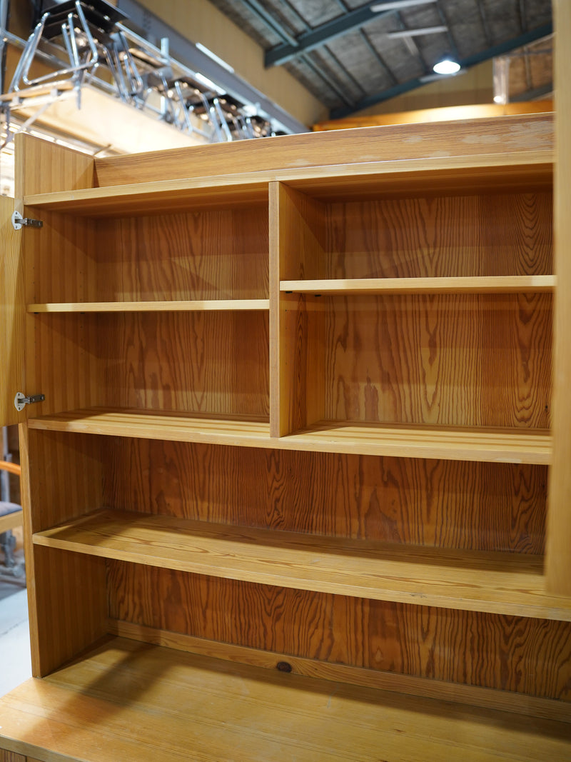 ウッドキャビネット<br> cerote antiques - ヴィンテージ SHARK ATTACK