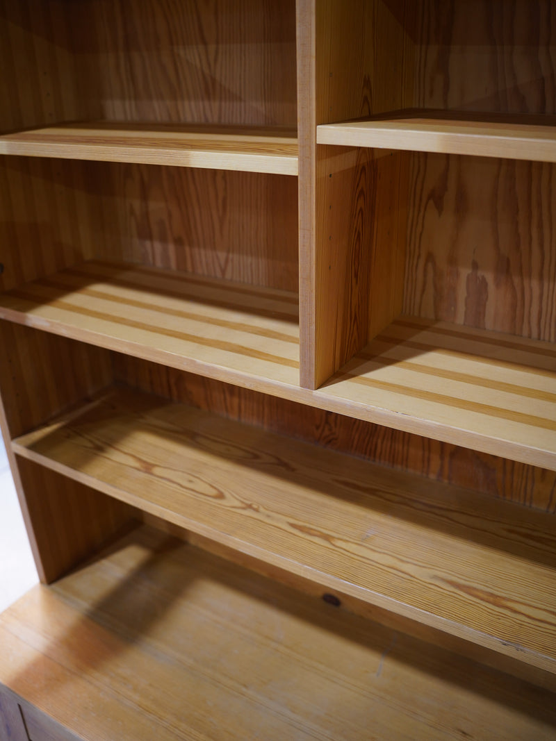 ウッドキャビネット<br> cerote antiques - ヴィンテージ SHARK ATTACK