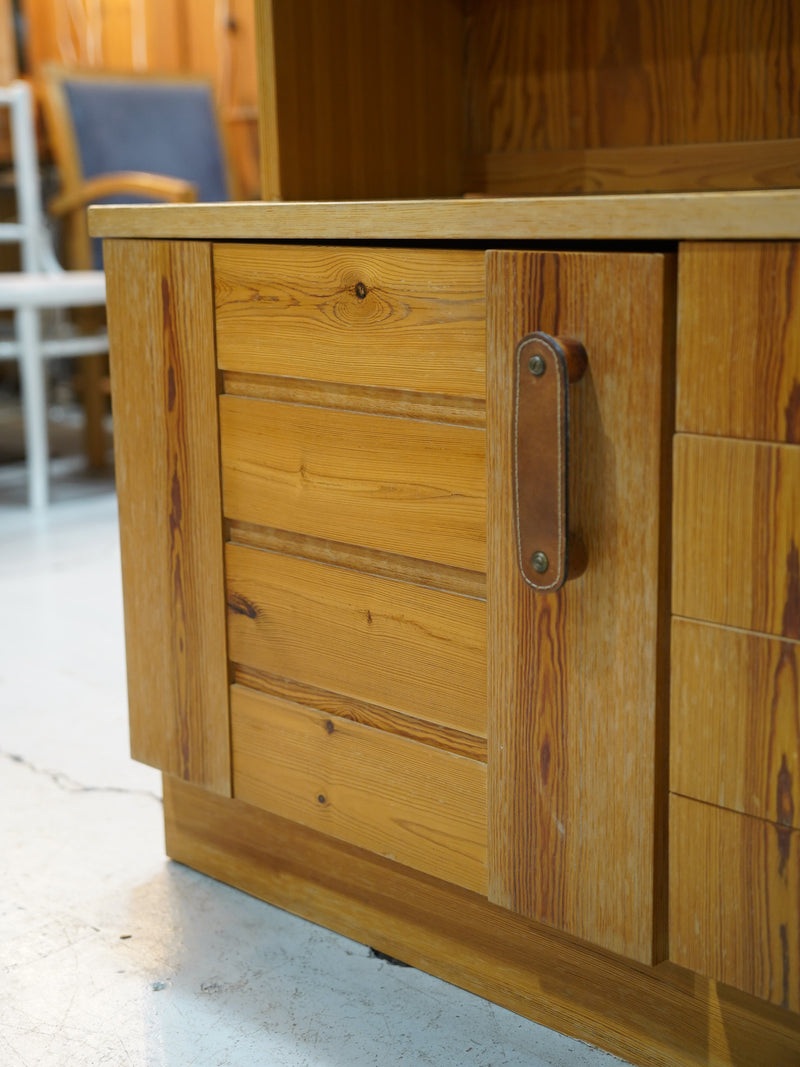 ウッドキャビネット<br> cerote antiques - ヴィンテージ SHARK ATTACK