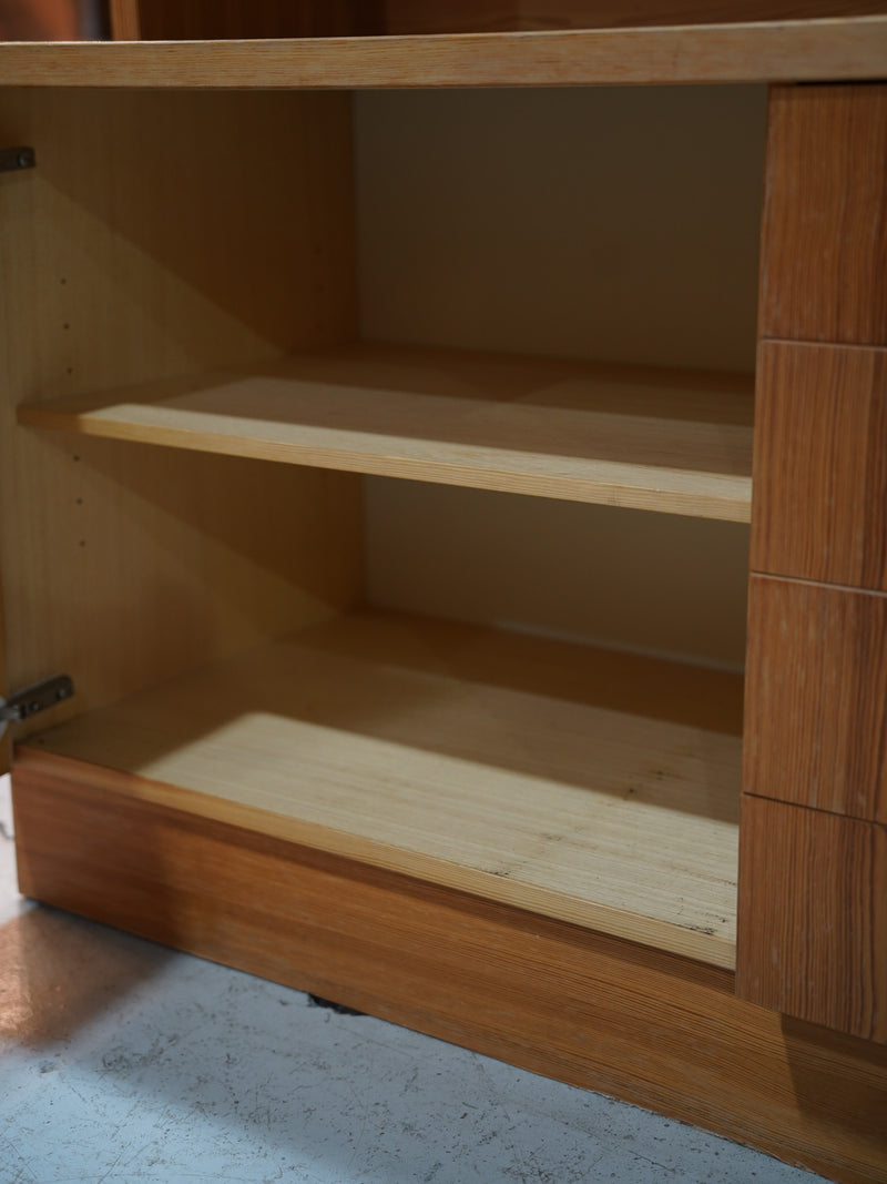 ウッドキャビネット<br> cerote antiques - ヴィンテージ SHARK ATTACK