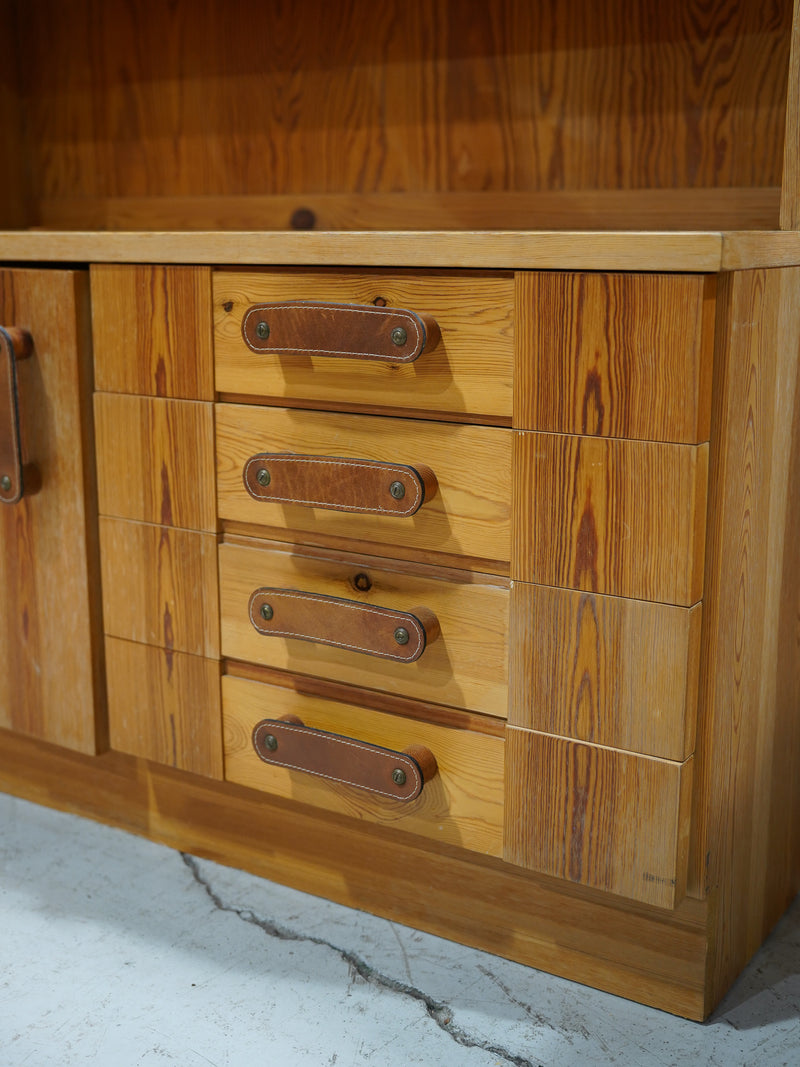 ウッドキャビネット<br> cerote antiques - ヴィンテージ SHARK ATTACK