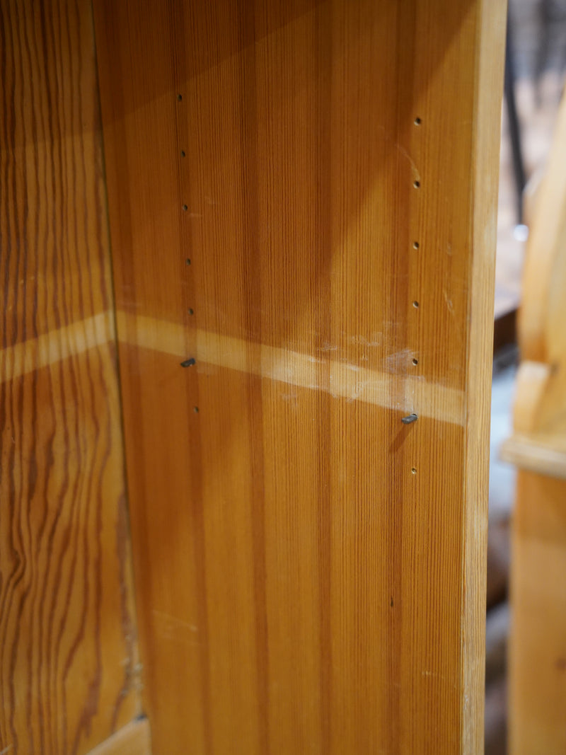 ウッドキャビネット<br> cerote antiques - ヴィンテージ SHARK ATTACK