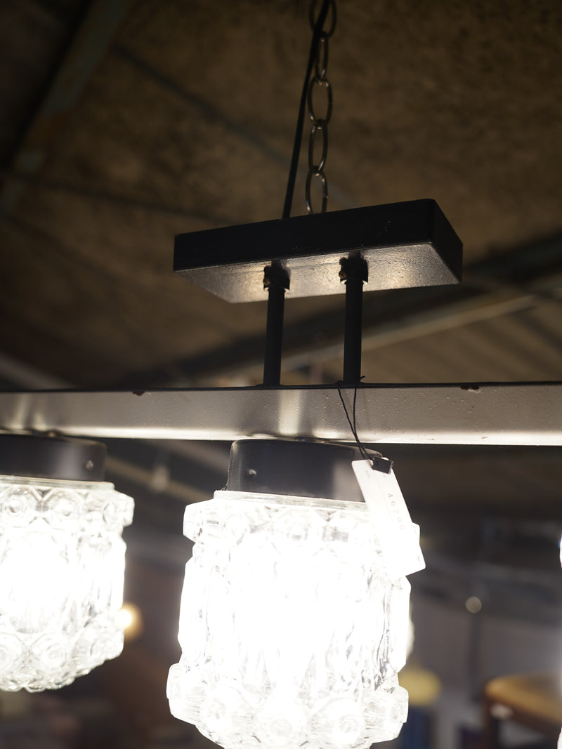 3灯カッティングガラス シャンデリア <br>CzechSlovakia <br>大和店 - ヴィンテージ SHARK ATTACK