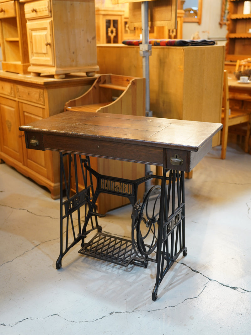 天板付きミシン台<br> 大和店 - ヴィンテージ SHARK ATTACK