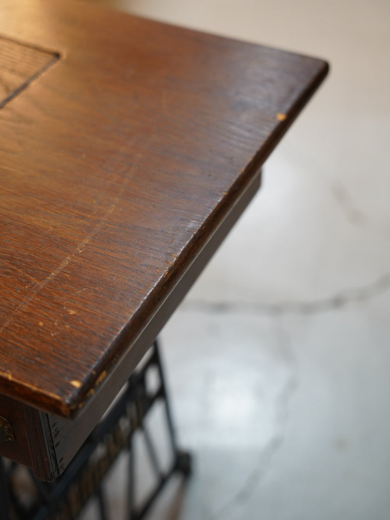 天板付きミシン台<br> 大和店 - ヴィンテージ SHARK ATTACK