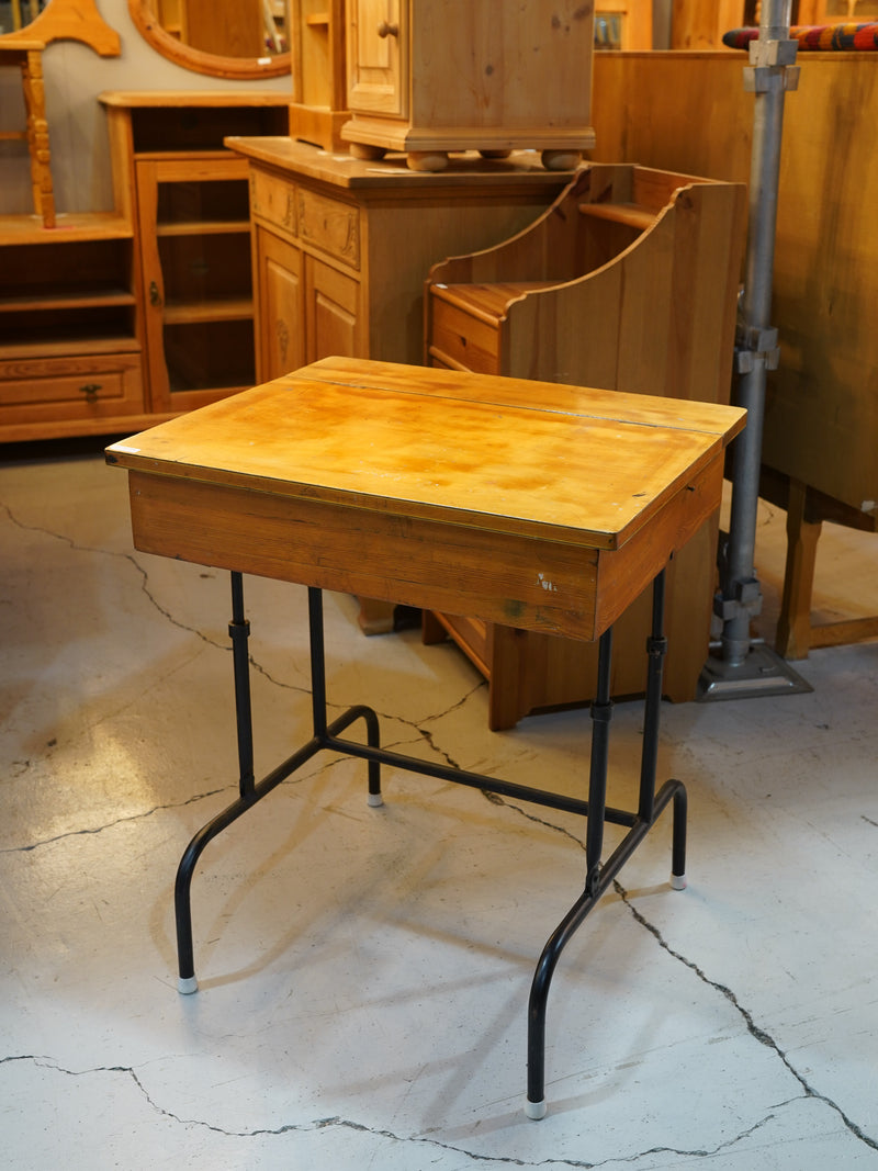 ワークデスク<br> 大和店 - ヴィンテージ SHARK ATTACK