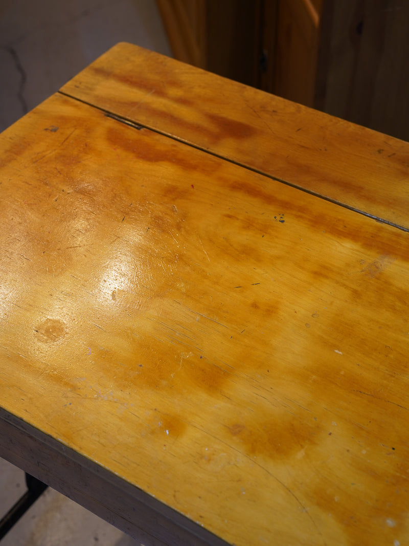 ワークデスク<br> 大和店 - ヴィンテージ SHARK ATTACK