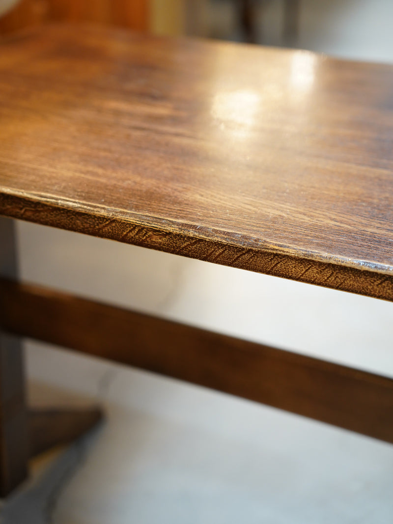 オークウッドテーブル <br>大和店・TAMAGAWA BASE - ヴィンテージ SHARK ATTACK