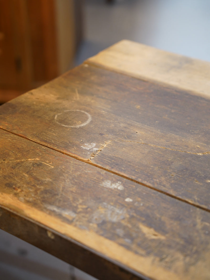 ワークテーブル <br> 大和店 - ヴィンテージ SHARK ATTACK