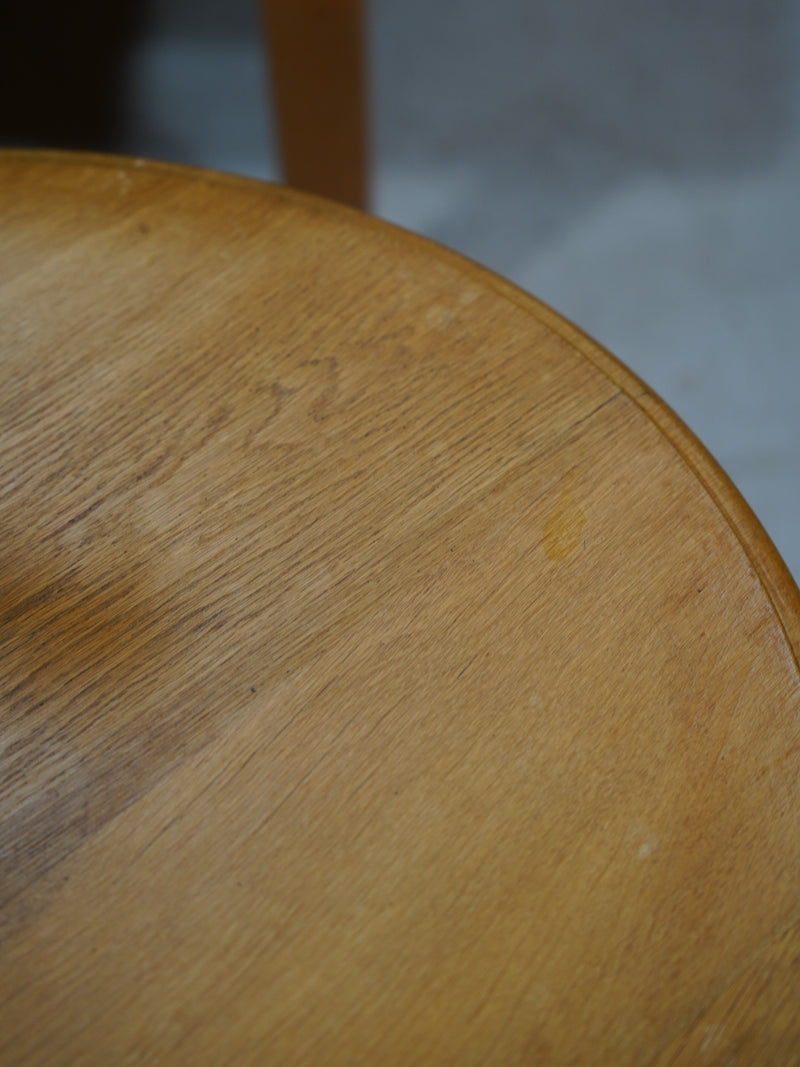 ラウンド サイドテーブル <br> 大和店 - ヴィンテージ SHARK ATTACK