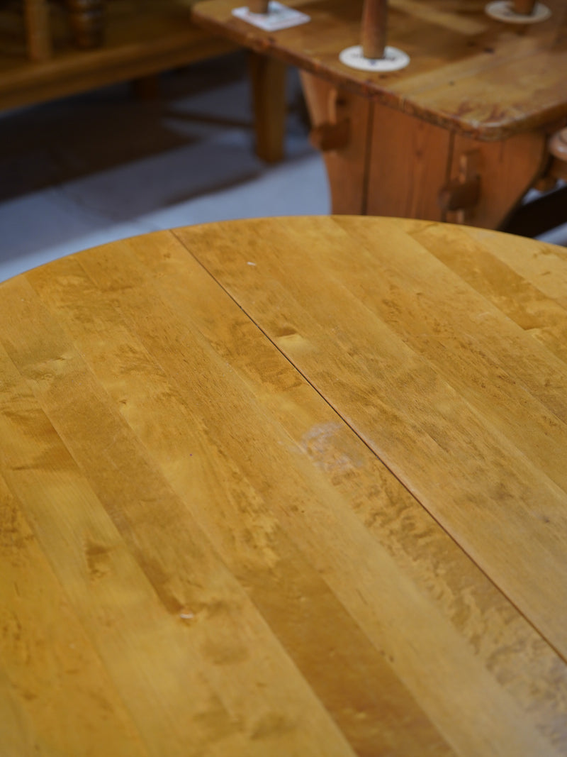 ウッドラウンドテーブル<br> 大和店 - ヴィンテージ SHARK ATTACK