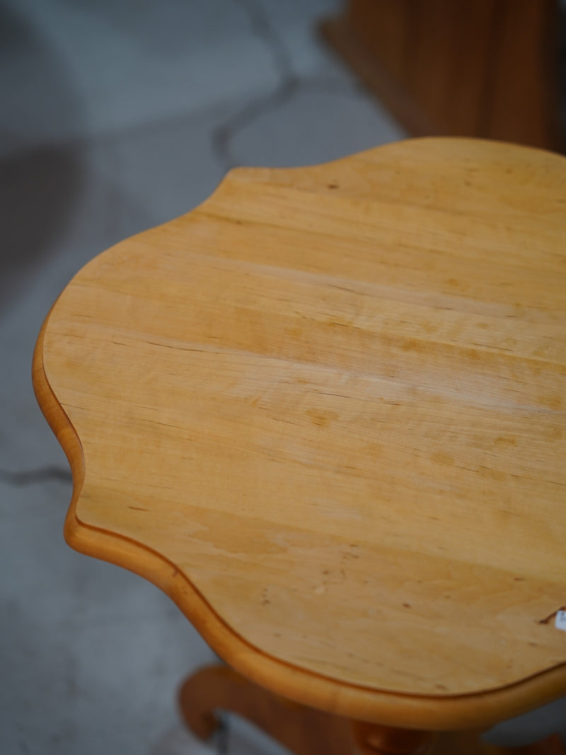 ウッドトライポッドテーブル<br> 大和店 - ヴィンテージ SHARK ATTACK