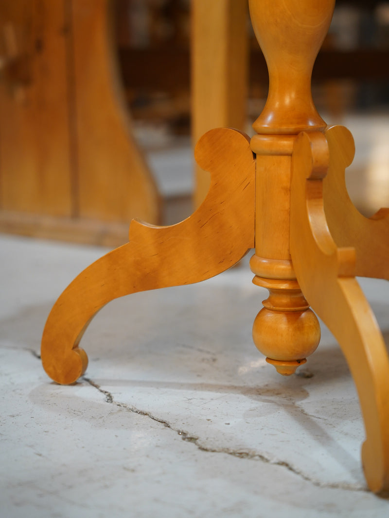 ウッドトライポッドテーブル<br> 大和店 - ヴィンテージ SHARK ATTACK