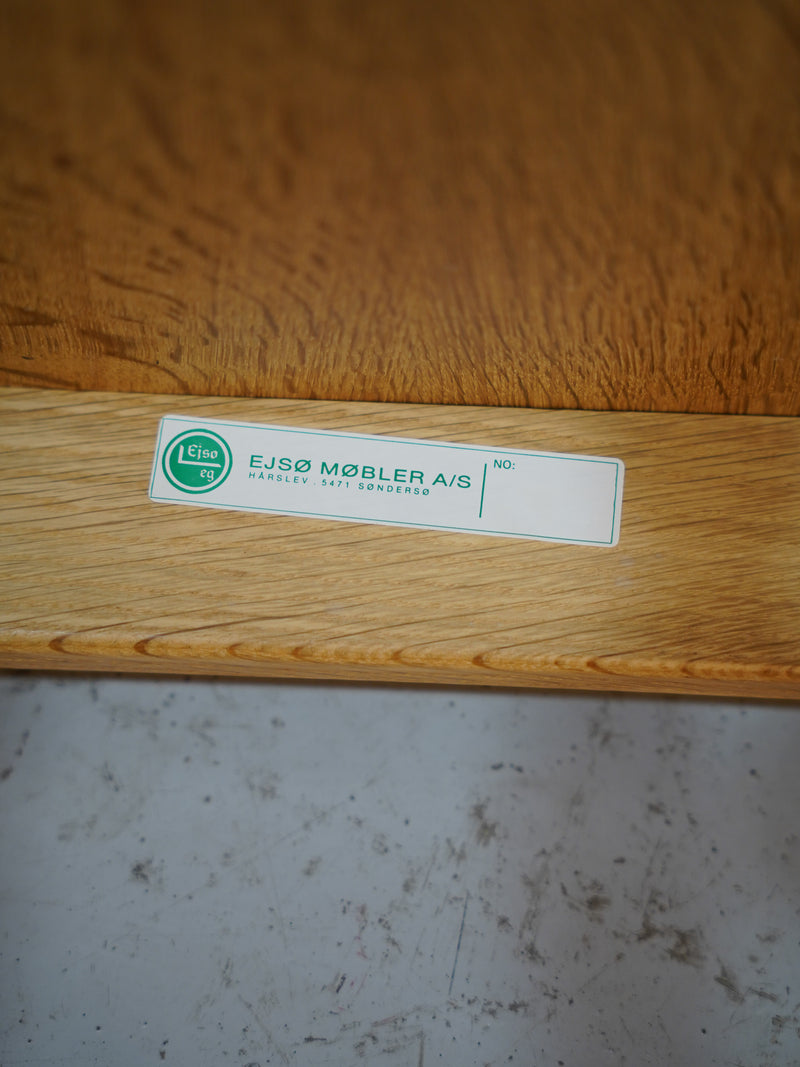 EJSØ MØBLER A/S <br>オークウッド サイドテーブル <br>大和店 - ヴィンテージ SHARK ATTACK
