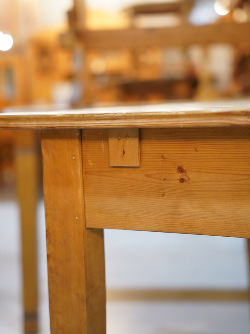 ダイニングテーブル<br> 大和店 - ヴィンテージ SHARK ATTACK