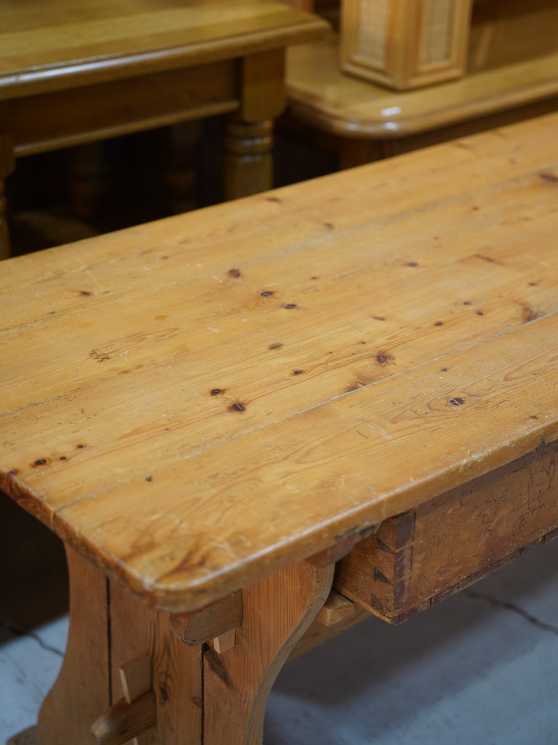 ウッドドロワーテーブル <br> 大和店 - ヴィンテージ SHARK ATTACK