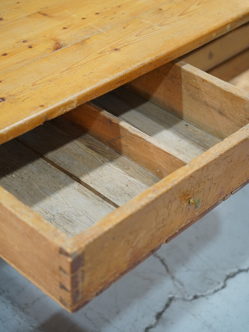 ウッドドロワーテーブル <br> 大和店 - ヴィンテージ SHARK ATTACK