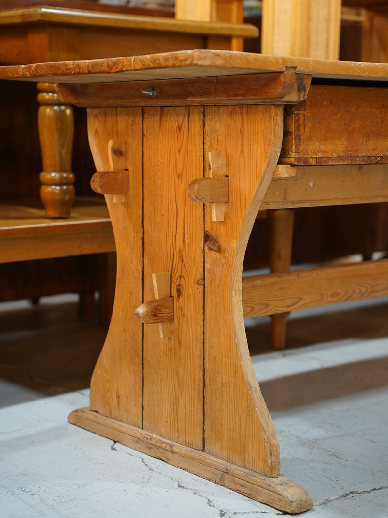 ウッドドロワーテーブル <br> 大和店 - ヴィンテージ SHARK ATTACK