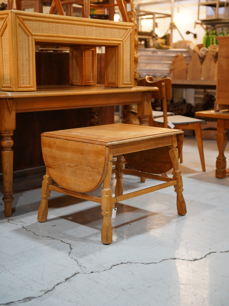 バタフライテーブル<br> 大和店 - ヴィンテージ SHARK ATTACK